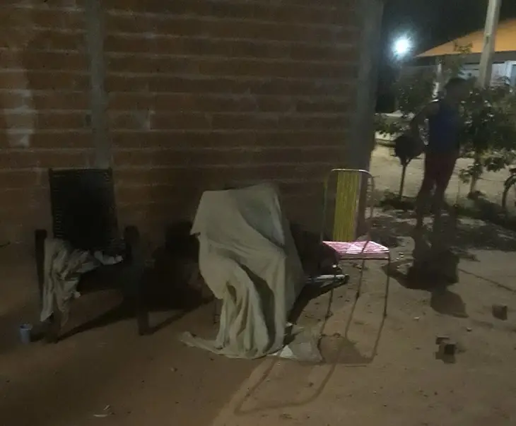 Homem é morto enquanto estava sentado em cadeira