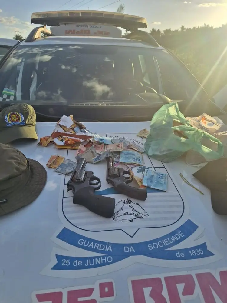 Polícia Militar prende dupla suspeita de arrastões