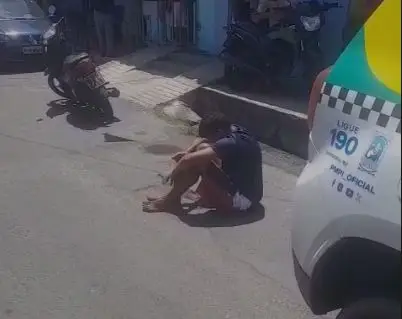 Suspeito de roubar celular de criança é baleado na perna
