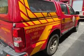 Bombeiros controlam focos de incêndio (Foto: Reprodução)