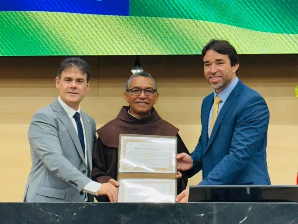 Frei Leandro recebe cidadania piauiense