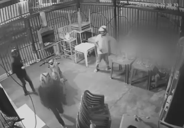 Grupo armado realiza arrastão em restaurante
