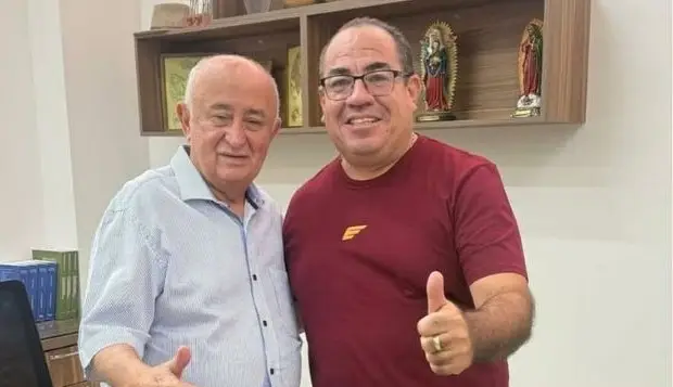 Prefeito Amiltinho se reúne com deputado Júlio César