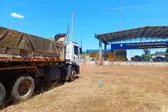 PRF apreende carga irregular de pedras de paralelepípedos (Foto: Divulgação/SSP)