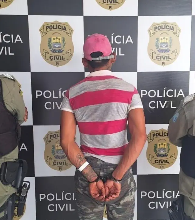 Suspeito de esfaquear a própria companheira