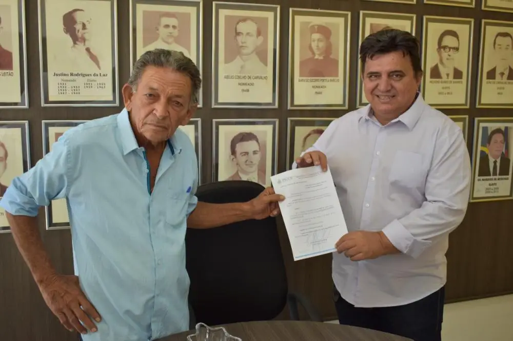 Prefeito Gil Paraibano empossou o novo Secretário de Finanças de Picos (Foto: Isael Pereira)