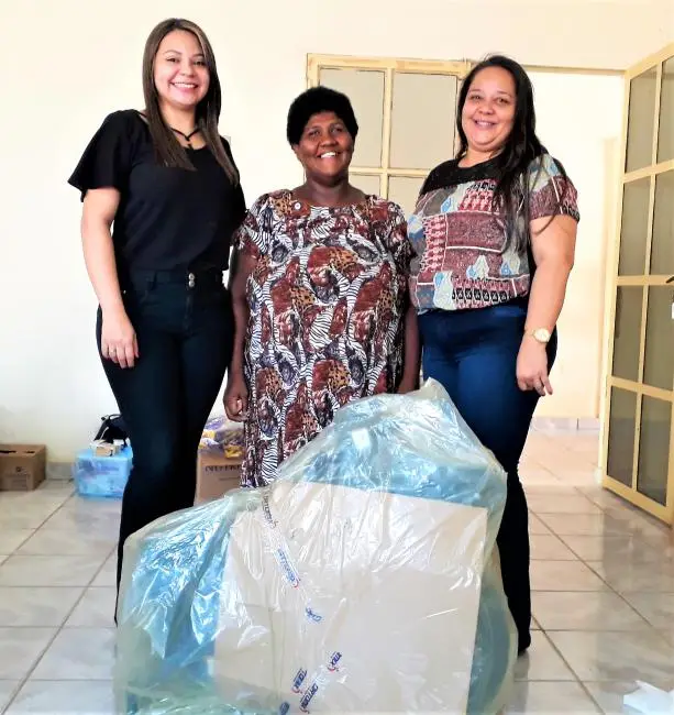 Secretária de Saúde, Socorro Machado, a Coordenadora do PSF, Thais Araújo e a Mãe do Marcos Vinícius, Antônia Pereira.