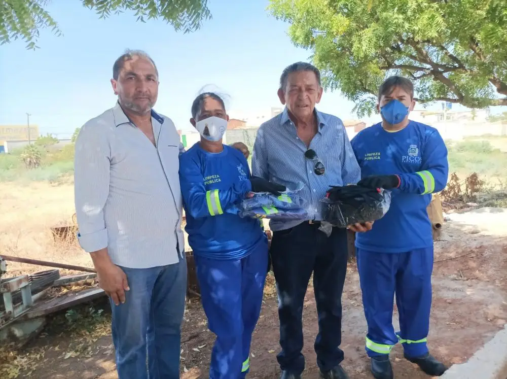 Prefeito Gil Paraibano destaca a necessidade desses profissionais trabalharem com segurança (Foto: Maria Hilda)   Isael Pereira / CCOM / sexta-feira, 7 outubro , 2022