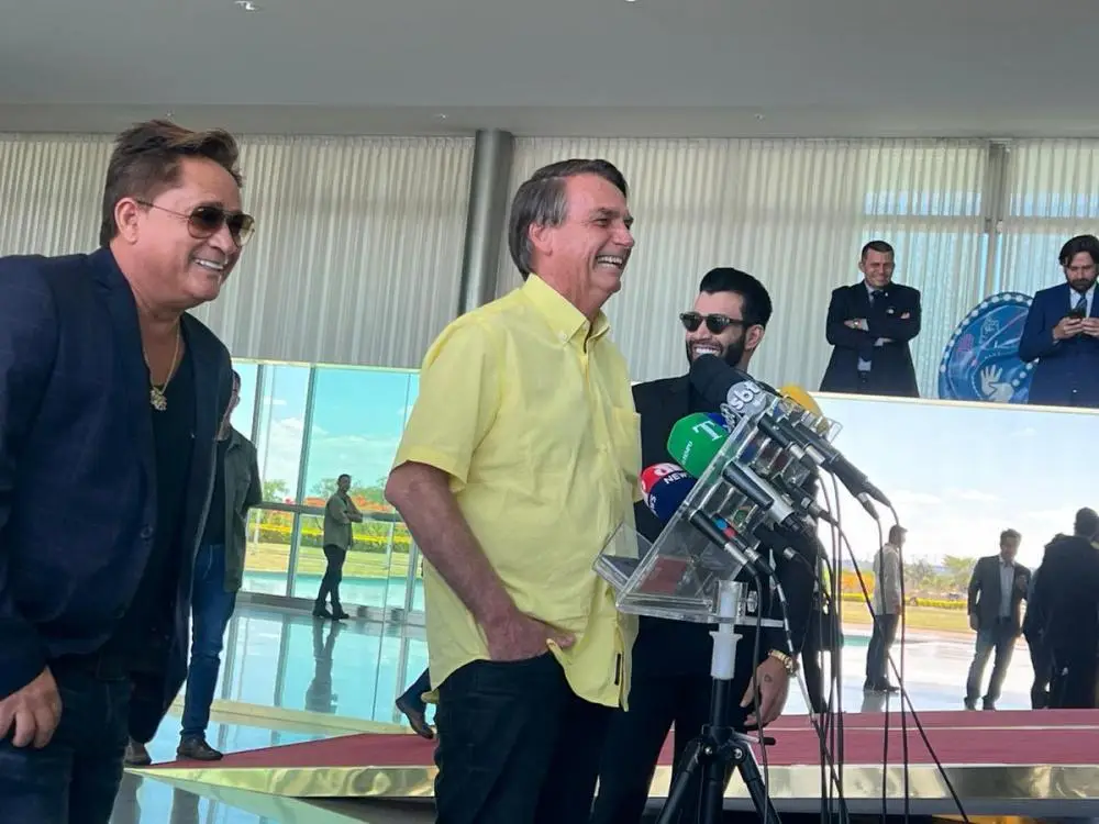 Gusttavo Lima e Leonardo vão ao Palácio da Alvorada e declaram apoio a Bolsonaro / Twitter Fábio Faria