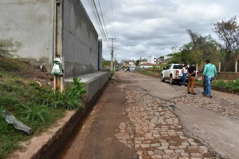 Sistema de drenagem foi reconstruído na Rua Luiz Nunes (Foto: Roberto Oliveira)