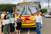 Entrega de ônibus para secretaria municipal de educação (Foto: ASCOM)