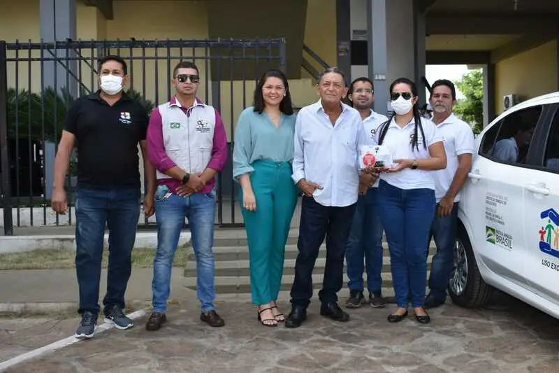 Entrega de carro 0KM para o conselho Tutelar de Picos (Foto: Jackelany Vasconcelos)