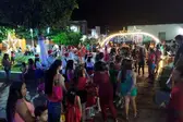 Papai e Mamãe Noel fazem a alegria das criancas no Natal Cidade Luz 2022 em Dom Expedito Lopes-PI (Foto: ASCOM)