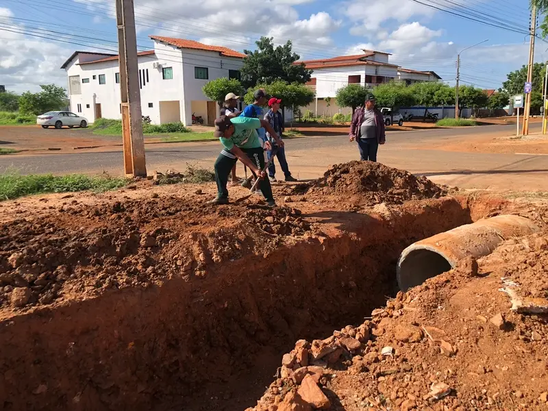 A obra beneficiará os moradores do bairro no período chuvoso (Foto: Isael Pereira)
