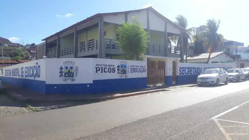 Sede da Secretaria Municipal de Educação (Foto: Daniel Holanda)