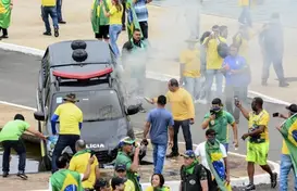 Protesto em Brasília: bolsonaristas bloqueiam Marginal Tietê (EDISON BUENO/PHOTOPRESS/ESTADÃO CONTEÚDO/Reprodução) (Foto: )