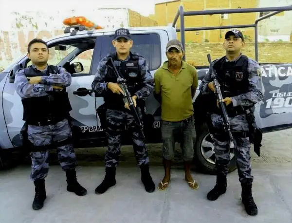Acusado de tentar matar esposa (Foto: Canal 121)