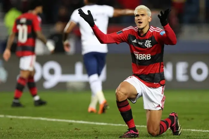 Pedro, com dois gols, não evitou a eliminação do Flamengo diante do Al Hilal (Foto: Fadel Senna / AFP)