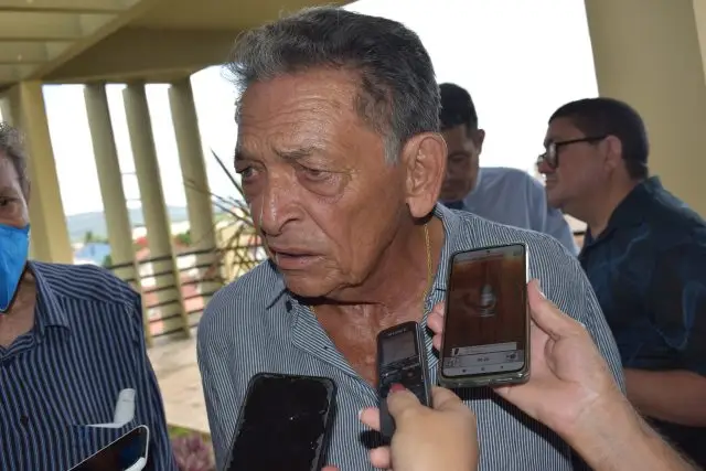  Prefeito Gil Paraibano (Foto: CCOM )
