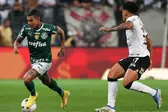 Dudu e Du Queiroz disputam bola em Dérbi - FOTO: CESAR GRECCO/PALMEIRAS (Foto: R7)