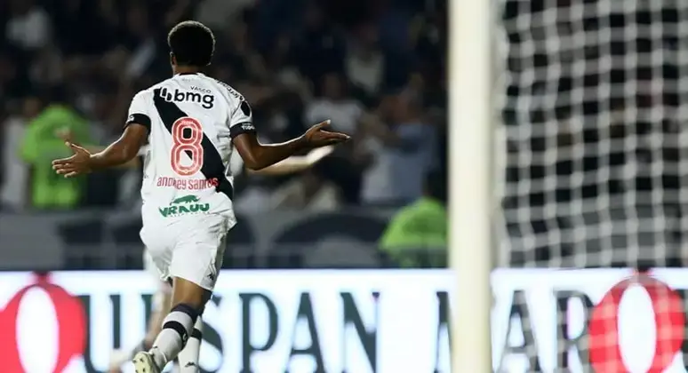 Andrey Santos pode desempenhar múltiplas funções no meio-campo do Vasco (Foto: Daniel RAMALHO/CRVG) 