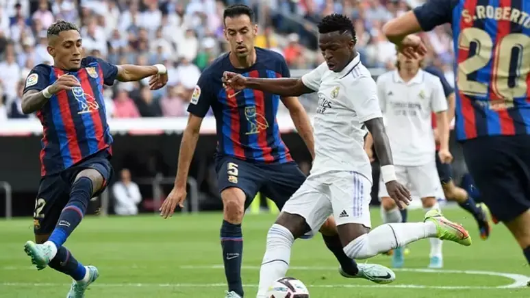 Real Madrid e Barcelona fazem primeiro clássico na semifinal da Copa do Rei (FOTO: OSCAR DEL POZO CANAS / AFP)