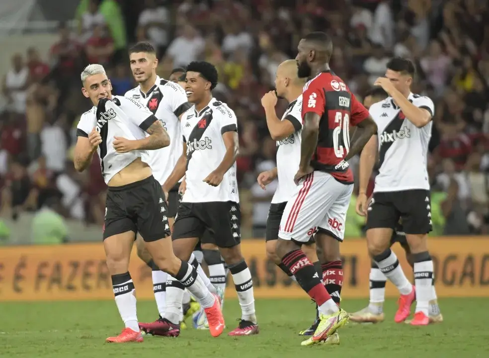 Pumita comemora gol do Vasco contra o Flamengo — Foto: André Durão