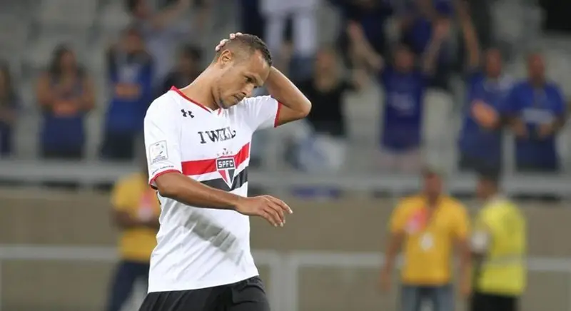 Luis Fabiano e Juliana Paradela não tinham anunciado o fim do matrimônio até publicação da influenciadora nas redes sociais - FOTO: EFE/PAULO FONSECA - 09.03.2023