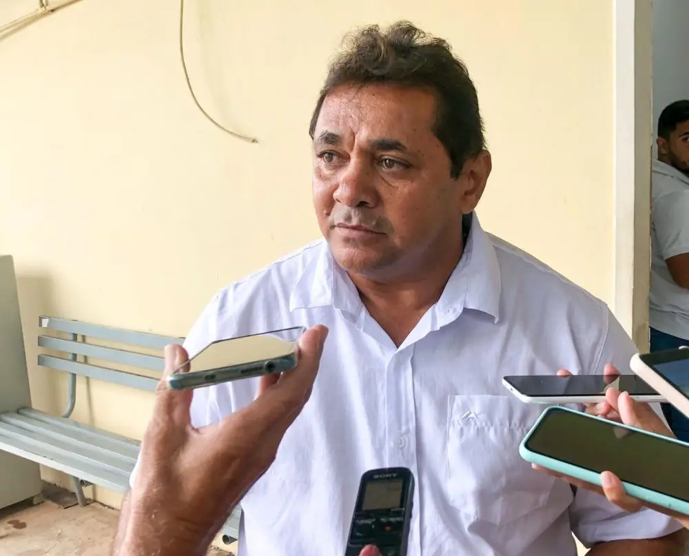 Secretário de Defesa Civil, João Araújo, explica como se dará as ações da pasta mediante os danos causados pelas chuvas (Foto: Isael Pereira)