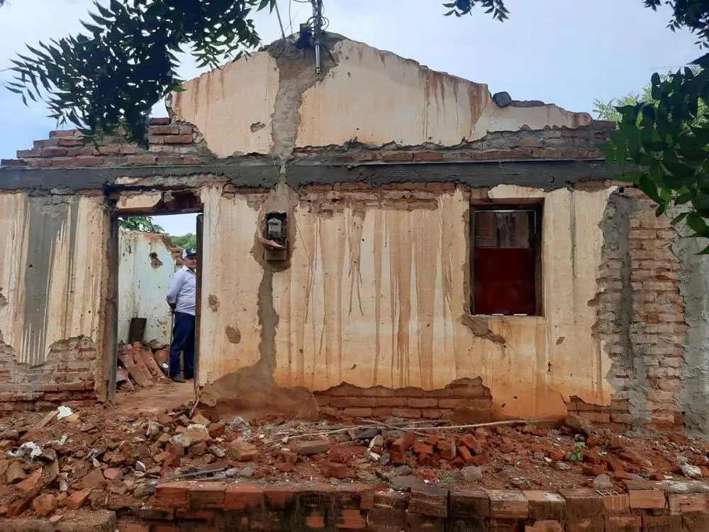 Residência que caiu será reconstruída com ajuda da Prefeitura de Picos (Foto: Maria Ivonete)