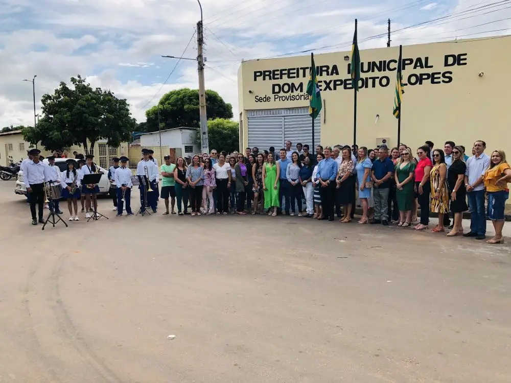 Hasteamento das bandeiras 59 anos de Dom Expedito Lopes-PI