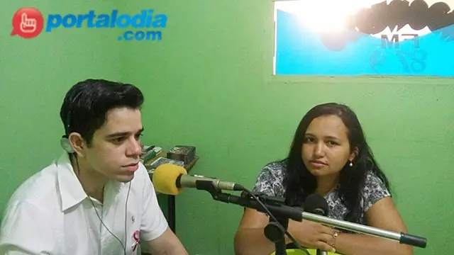 O médico Dr. Lucas Eugênio e a enfermeira Maria Luísa, estiveram na manhã desta terça (24) na Rádio comunitária Progresso FM, concedendo entrevista a respeito da prevenção do câncer de mama.