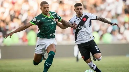 Jogo foi bastante disputado no campo (Foto: Daniel RAMALHO/VASCO)