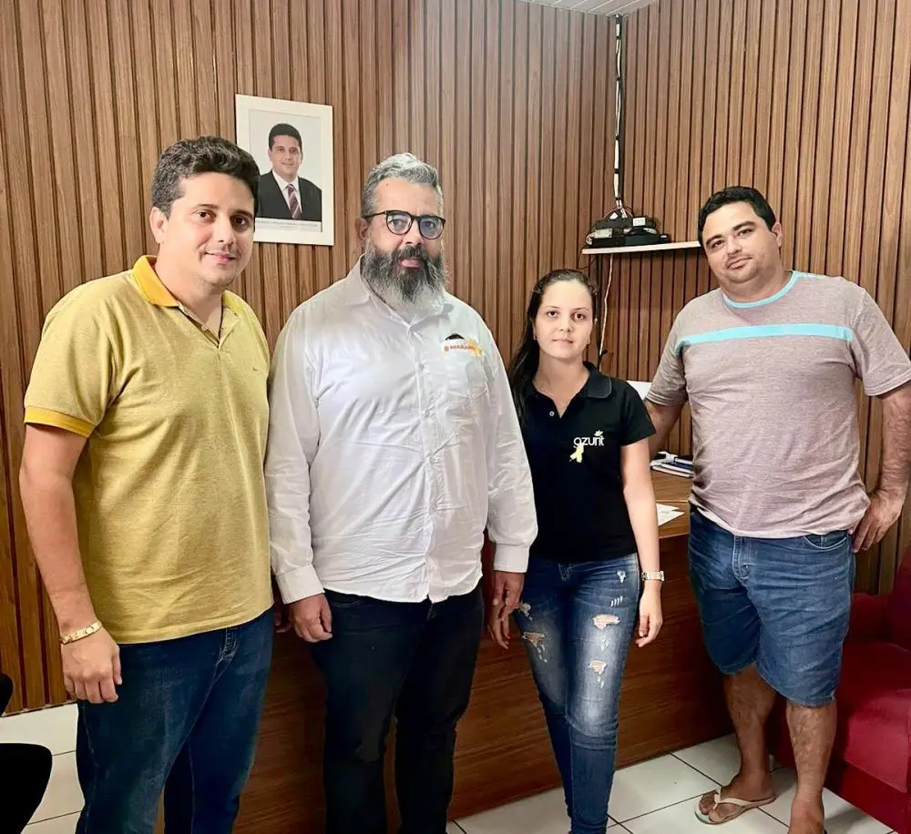 Presidente da Câmara Júnior Aguiar com os representantes Júlio Ribeiro e Tatylane Lustosa do Complexo Solar Marangatu
