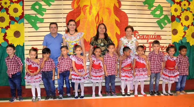 Prefeito Genival Bezerra acompanhado da primeira-dama Lêda Miranda.