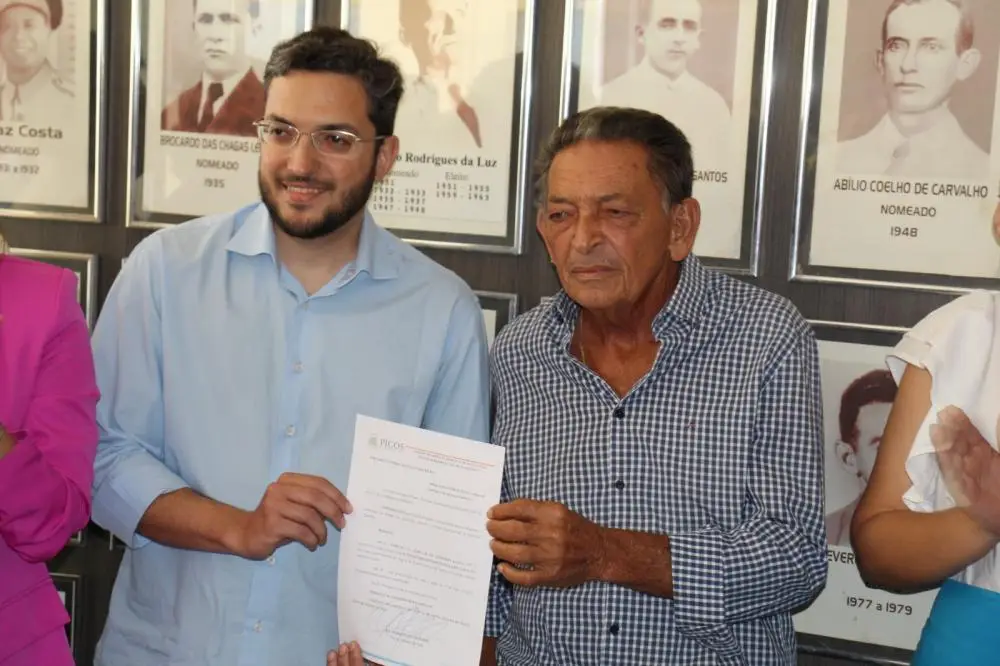 Gil Paraibano empossa Aldo Gil como Secretário de Saúde de Picos (Foto: Isael Pereira)