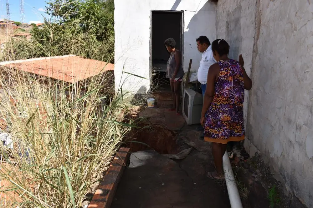 Visita técnica em um casa situada na Rua São Jorge, bairro São José. Foto: Wagner Avelino.