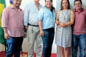 O prefeito Genival Bezerra com secretários e a contadora Karen Azevedo (Foto: ASCOM-PMJP)