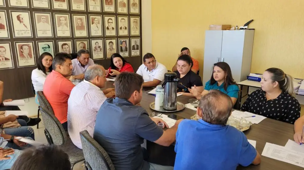 Reunião com Secretários para discutir sobre desfile cívico de 7 de setembro (Foto: Maria Ivonete)