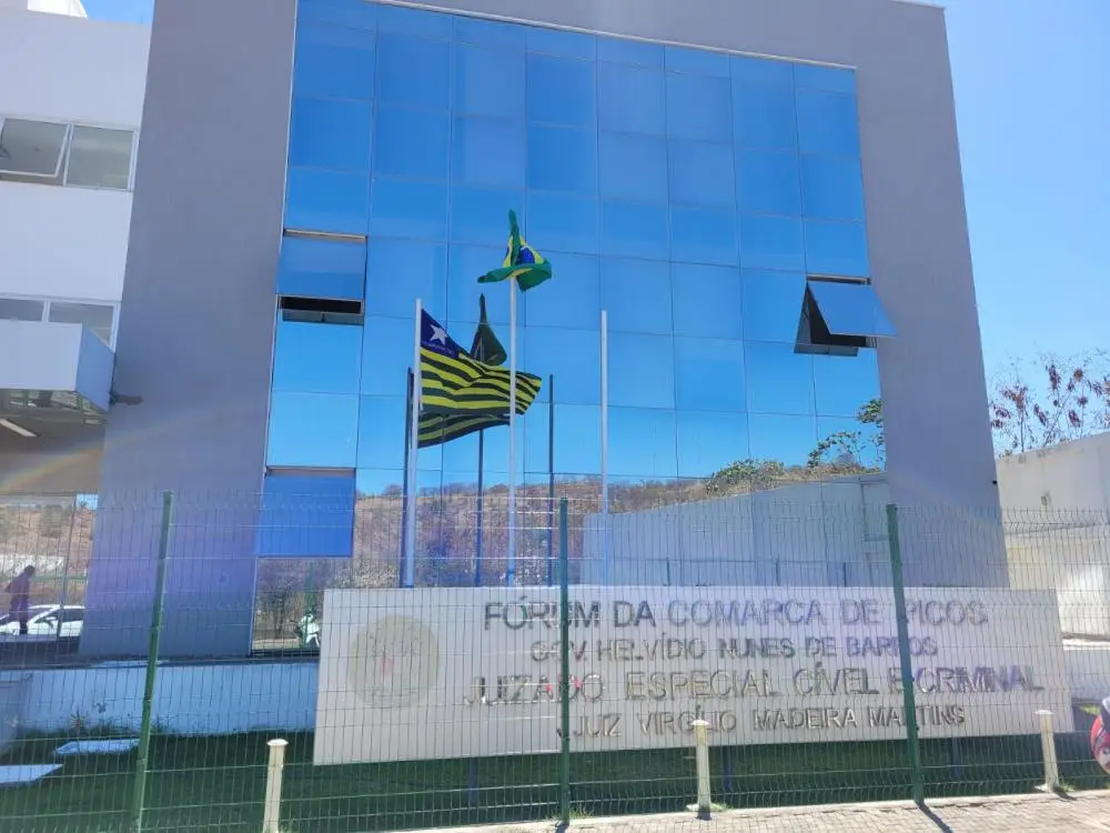Sede do Fórum da Comarca de Picos (Foto: Maria Ivonete)