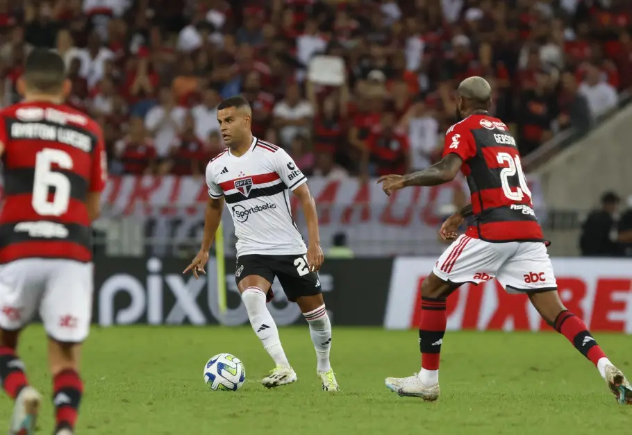 Pelo Brasileirão, Flamengo e São Paulo empataram em 1 a 1 no Maracanã Créditos: Rubens Chiri / saopaulofc.net