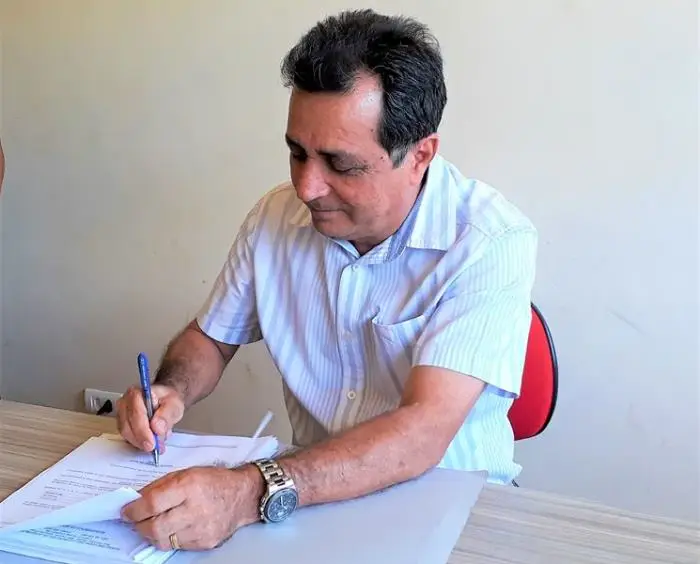 Prefeito Genival Bezerra.