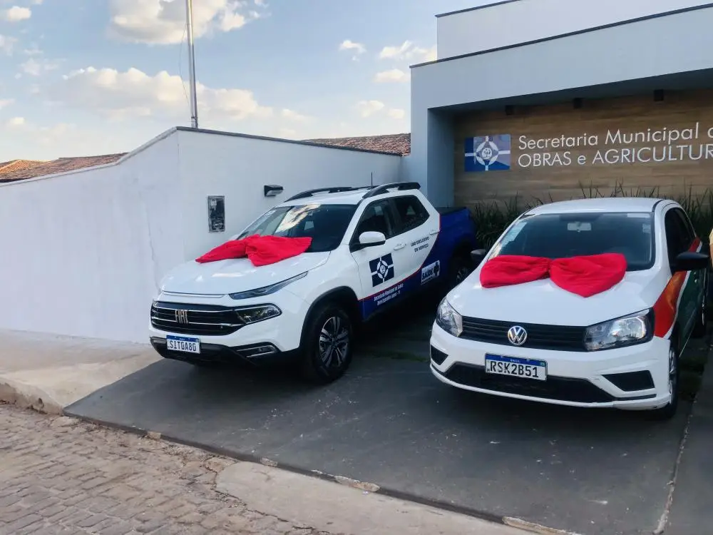 Secretaria de saúde recebe carro 0km e faz sessão de uso de semi-novo para secretaria de agricultura