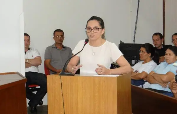 Secretária de Saúde Ana Lourdes Aquino