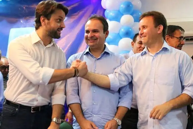 Junior Bill ao lado do deputado Maia Filho (ao centro) e ministro das cidades Alexandre Baldy