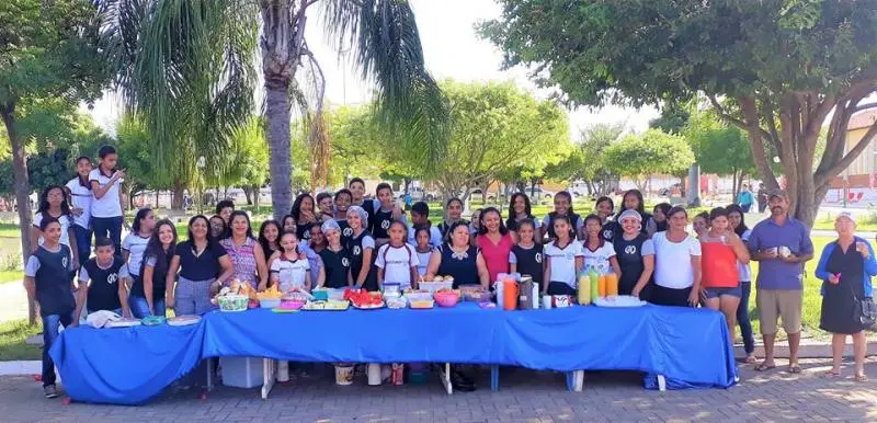Alunos do 6º e 9º ano.