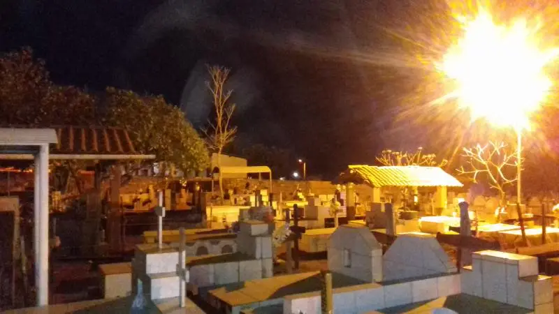Iluminação do cemitério 