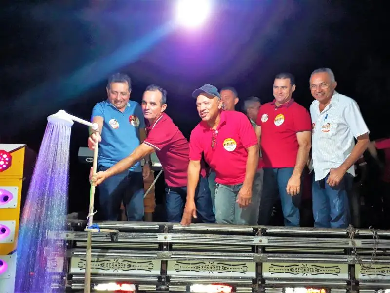 Prefeito Genival Bezerra e sua comitiva.