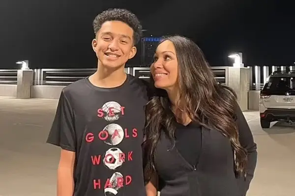 Jovem e a mãe - Foto: Reprodução