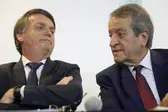 O ex-presidente Jair Bolsonaro e o presidente do PL, Valdemar Costa Neto — Foto: Beto Barata/PL/06-07-2023 (Foto: O Globo)